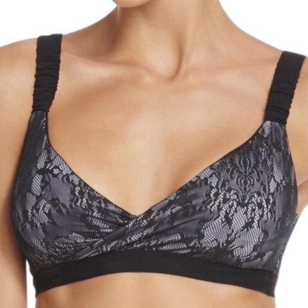 ✨HP✨Fabletics | Lilac & Black Lace Eyelet Sports Bra.